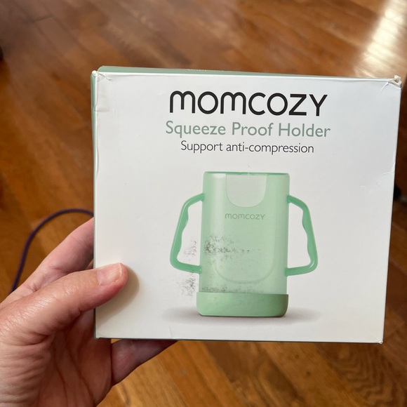 Momcozy Blue Squeeze Proof Holder - Picture 2 of 9